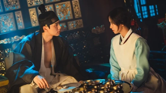 Bon Appétit, Majestad Latino - Portada de fondo del drama