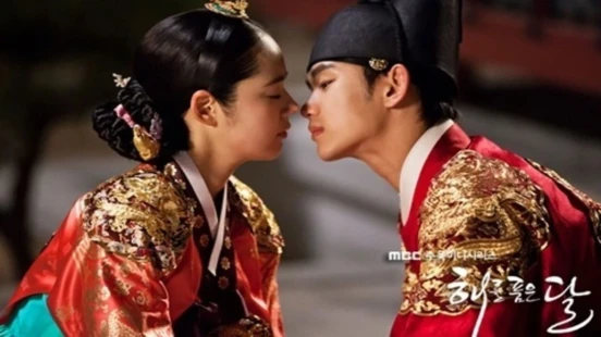 Ver The Moon That Embraces The Sun episodio 1 online