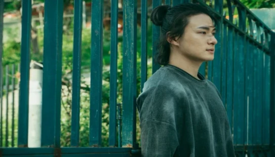 Un héroe débil Latino - Portada de fondo del drama